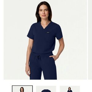Jannuu Women’s Midnight Navy Rhena Essential One-Pocket Scrub Top, Size M